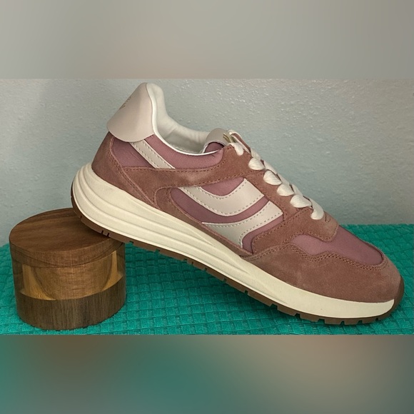 NWT.. WOMENS STEVE MADDEN RETRO RUNNER SNEAKERS - Picture 8 of 15